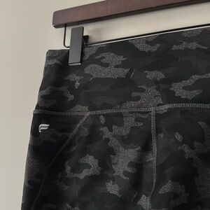 NWT FABLETICS POWERHOLD HIGH WAISTED 7/8 LENGTH LEGGINGS  CAMO SIZE MEDIUM